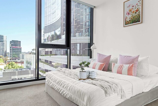 Chic City Views Modern Comfort Near Southern Cross