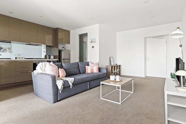 Chic City Views Modern Comfort Near Southern Cross