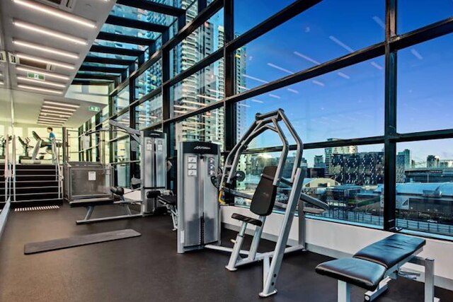 Chic City Views Modern Comfort Near Southern Cross