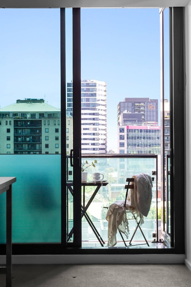 Chic City Views Modern Comfort Near Southern Cross