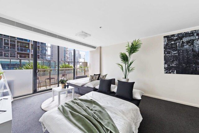 A Large 2BR Apt Near Crown, Sleeps 8, Free Parking