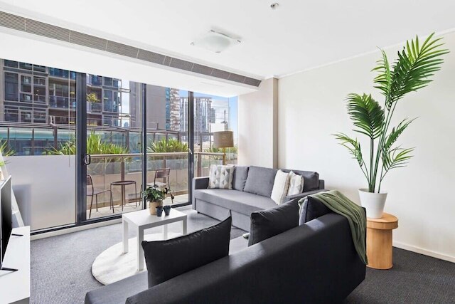 A Large 2BR Apt Near Crown, Sleeps 8, Free Parking