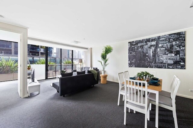 A Large 2BR Apt Near Crown, Sleeps 8, Free Parking