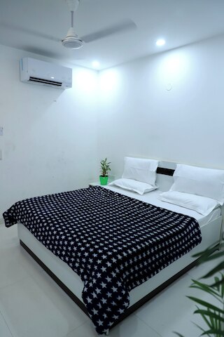 Flourish Stay Saket near Max Hospital