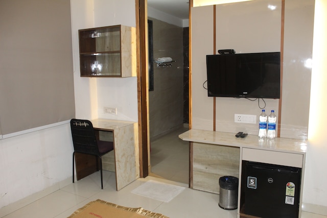 Flourish Stay Saket near Max Hospital