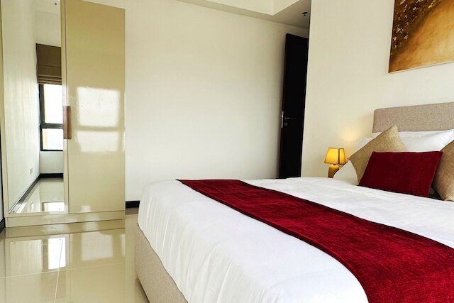 ヤカ トライゼン ラグジュアリー アパートメンツ