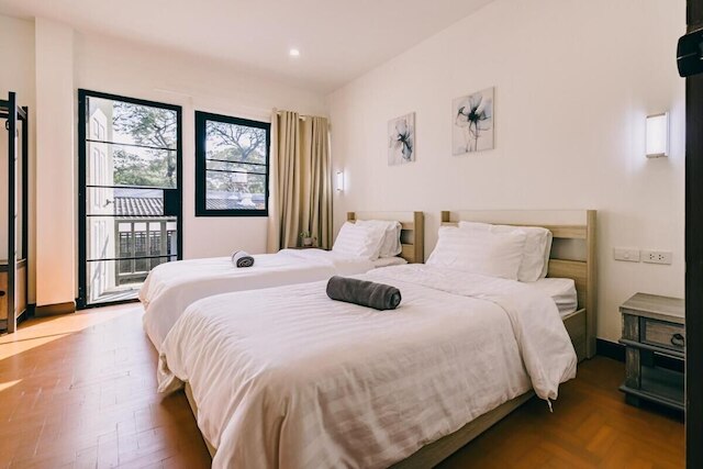 モダン ファミリー ハウス - 4 ベッドルームズ 5 ミンズ フロム オールド タウン ウィズ ギャラリー - デジャ ホーム