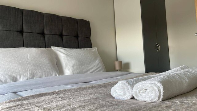 アパートメント スリープス 4 ペッツ アロウド & パーキング