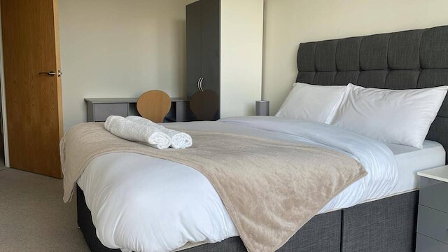 アパートメント スリープス 4 ペッツ アロウド & パーキング