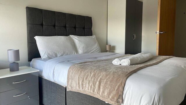 アパートメント スリープス 4 ペッツ アロウド & パーキング