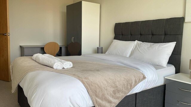 アパートメント スリープス 4 ペッツ アロウド & パーキング