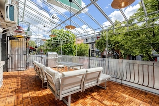 Theatre Hotel by Lodgo