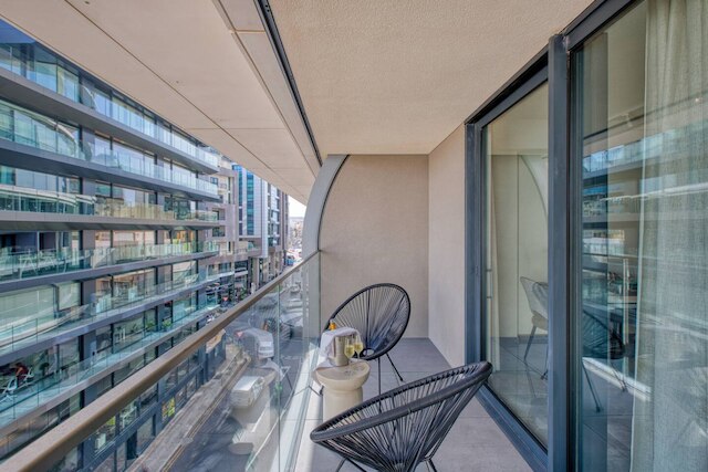 オフィシャル マーキュリー スイーツ ウィズ ルーフトップ プール アクセス