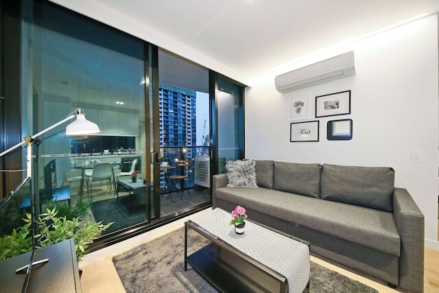 Trendy 2-bedroom Stay in Melbourne CBD