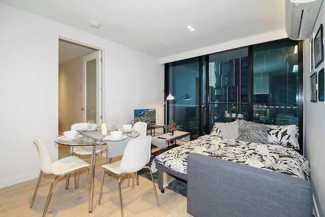 Trendy 2-bedroom Stay in Melbourne CBD