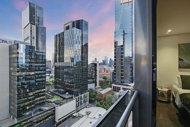 A Modern 2BR Apt With City Views, Free Parking