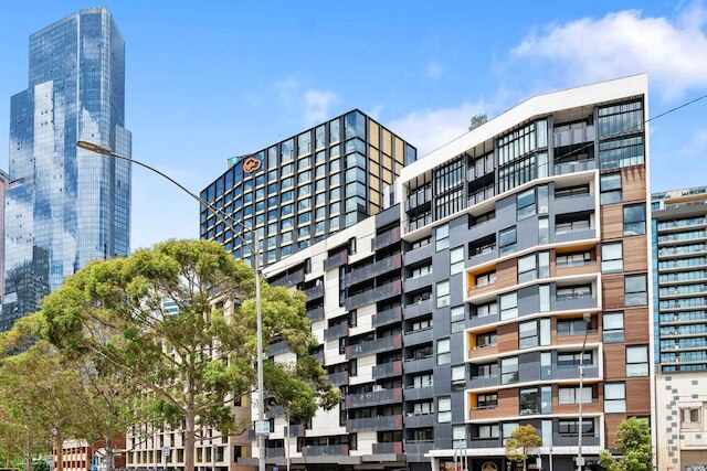 A Comfy Apt Right Next to Queen Victoria Market