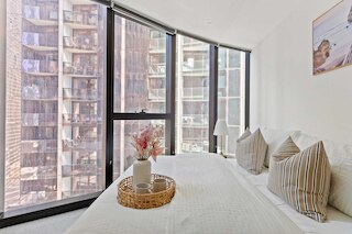 A Chic 2BR Apt Right Next to Melbourne Central