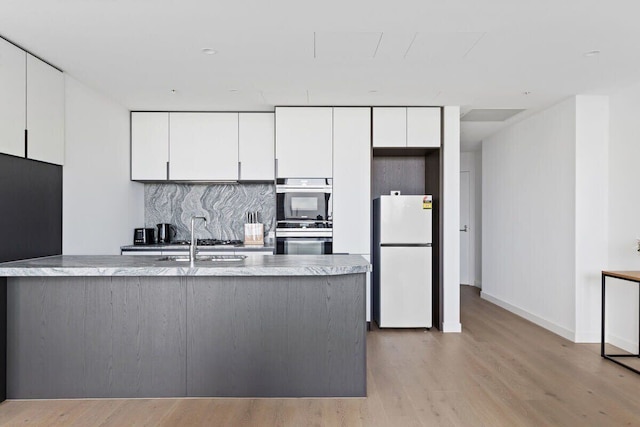 A Stylish 3BR Apt With Harbour Views, Free Parking