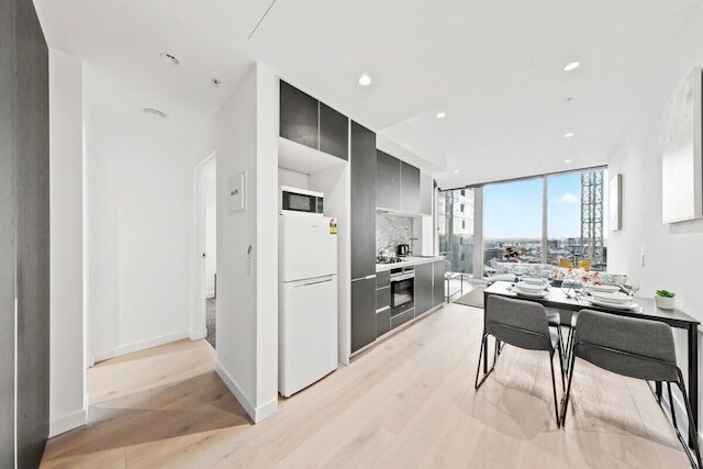 A Lux & Cozy Apt Next to Southern Cross Station