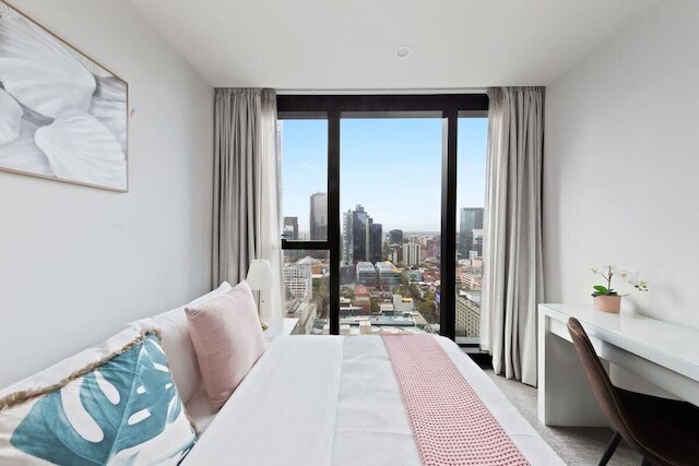 A Chic 2BR Apt Near Melbourne CBD w/ Free Parking