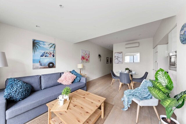 A Cozy & Comfy 2BR Apt Near Victoria Market