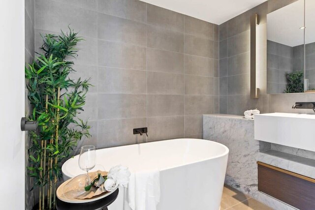 Lovely 3BR Apt With Panoramic Views, Free Parking