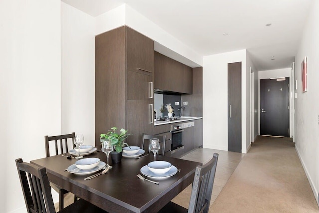 スタイリッシュでモダンな 2 ベッドルーム アパートメント ビクトリアマーケットの近く