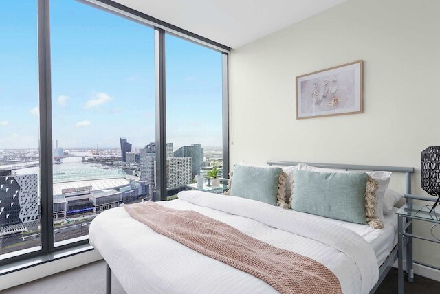 Southern Cross Gem: Modern Home With harbour Views