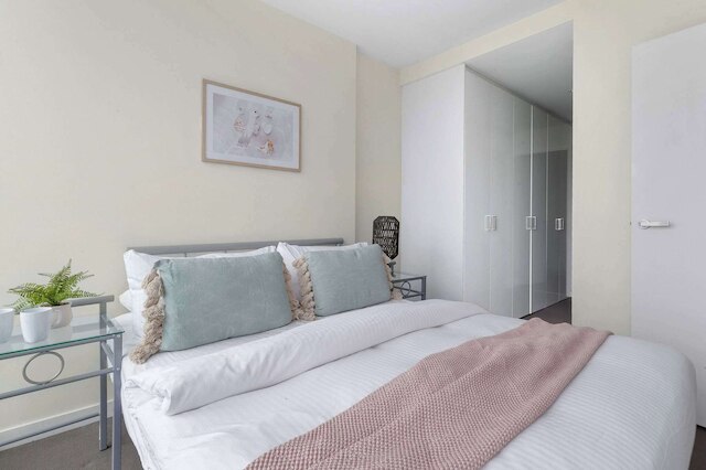 Southern Cross Gem: Modern Home With harbour Views