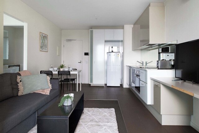 Southern Cross Gem: Modern Home With harbour Views