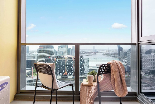 Southern Cross Gem: Modern Home With harbour Views