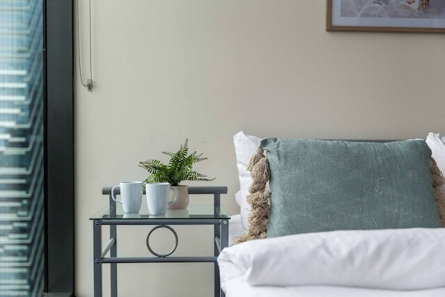 Southern Cross Gem: Modern Home With harbour Views