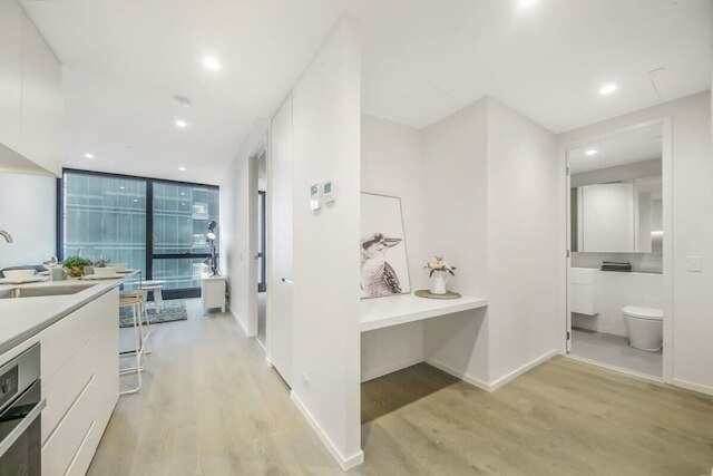 A Cozy & Chic Apt Near Crown Casino & Southgate Mall