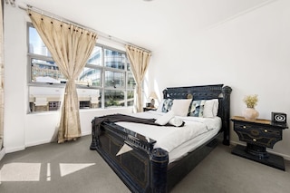 A Stylish Apt for 6 Right Next to Darling Harbour