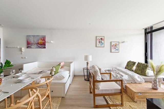 ラグジュアリーな 2 ベッドルーム アパートメント メルボルン大学の隣 無料駐車場付き