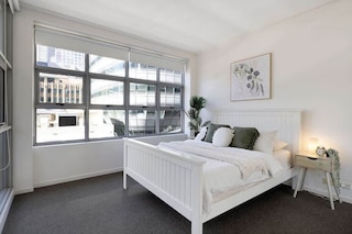A Stylish & Bright Suite Next to Darling Harbour