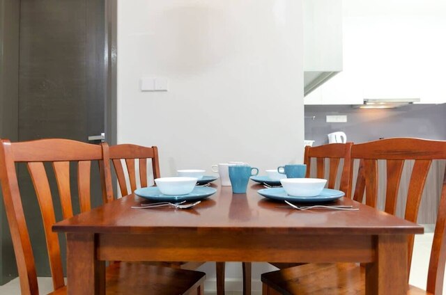 コージー & ハイ フロア スイート イン スアサナ JB 15, ビューズ