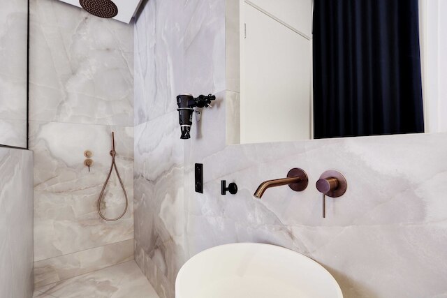 スーパーブ スイート ウィズ ジャクジー ル マレ ボーブール