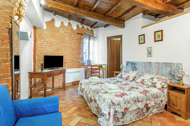 ゲストホスト - サン ジョルジオ タイニー ジェム