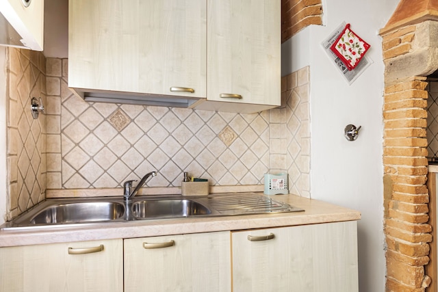 ゲストホスト - サン ジョルジオ タイニー ジェム