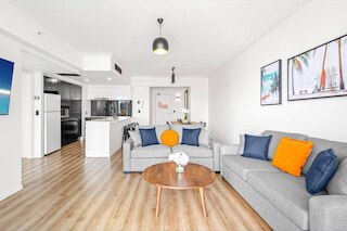 シェブロン ウィズ 3 ベッズ アンド オウン カーパーク ウィズイン タワー3