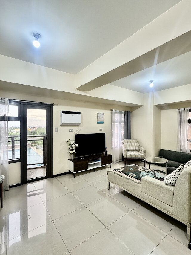 ラディアンス マニラベイ 2 ベッドルーム & 3 バス