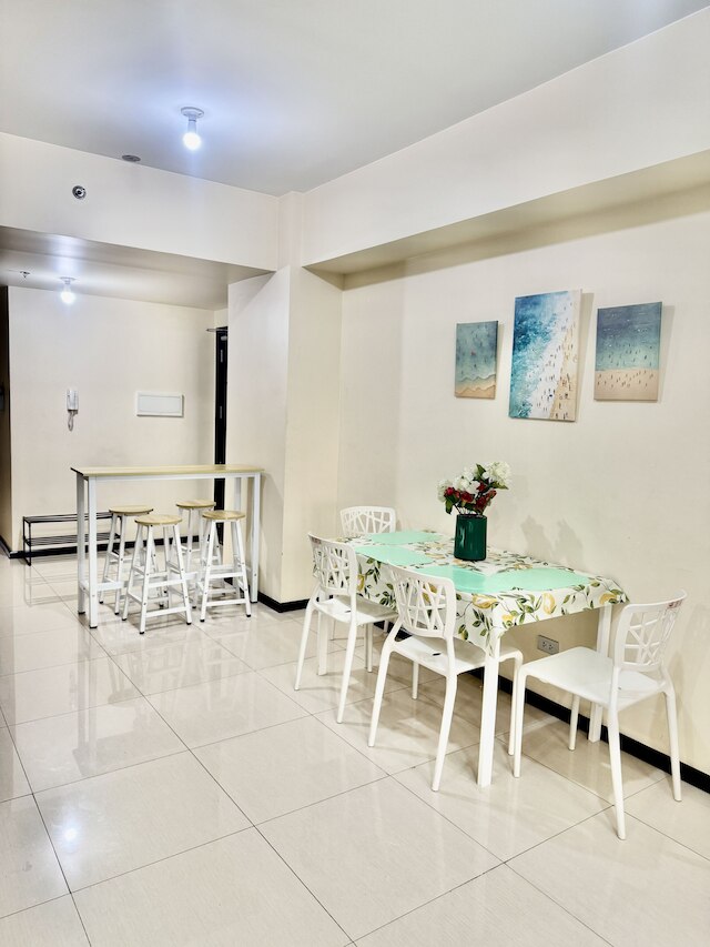 ラディアンス マニラベイ 2 ベッドルーム & 3 バス