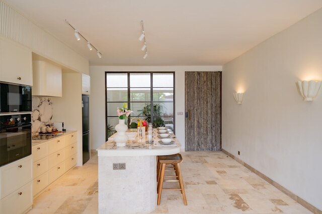 ヴィラ セイロン 4 ウルワツ