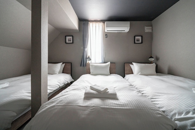 GROUNDBLOOM YIG STAY