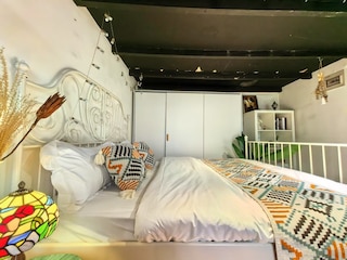 Shanghai Hills & Aromahome Sunshine BnB