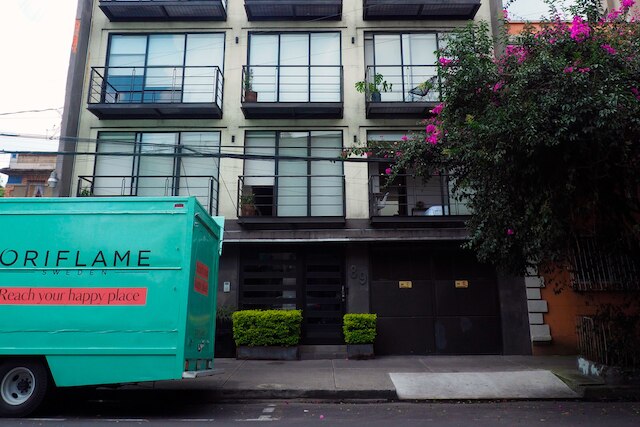 テラサ デ プーシキン バイ ザ ローカル ウェイ