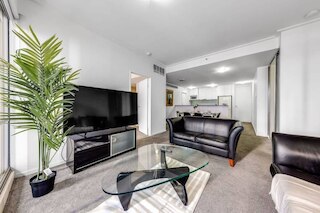 A Comfy 2BR Apt Right Next to Darling Harbour
