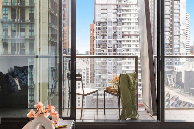 Cozy 2BR Apt, Steps From Melb Central With Parking